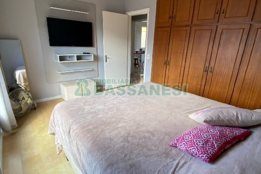 Apto Mobiliado com 91m², 2 dormitórios, 2 vagas, no bairro Pio X em Caxias do Sul para Comprar