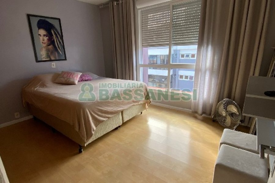 Apto Mobiliado com 91m², 2 dormitórios, 2 vagas, no bairro Pio X em Caxias do Sul para Comprar