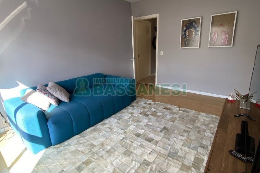 Apto Mobiliado com 91m², 2 dormitórios, 2 vagas, no bairro Pio X em Caxias do Sul para Comprar
