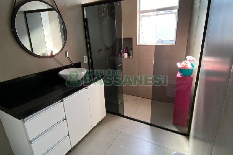 Apto Mobiliado com 91m², 2 dormitórios, 2 vagas, no bairro Pio X em Caxias do Sul para Comprar