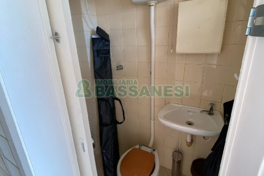 Apto Mobiliado com 91m², 2 dormitórios, 2 vagas, no bairro Pio X em Caxias do Sul para Comprar