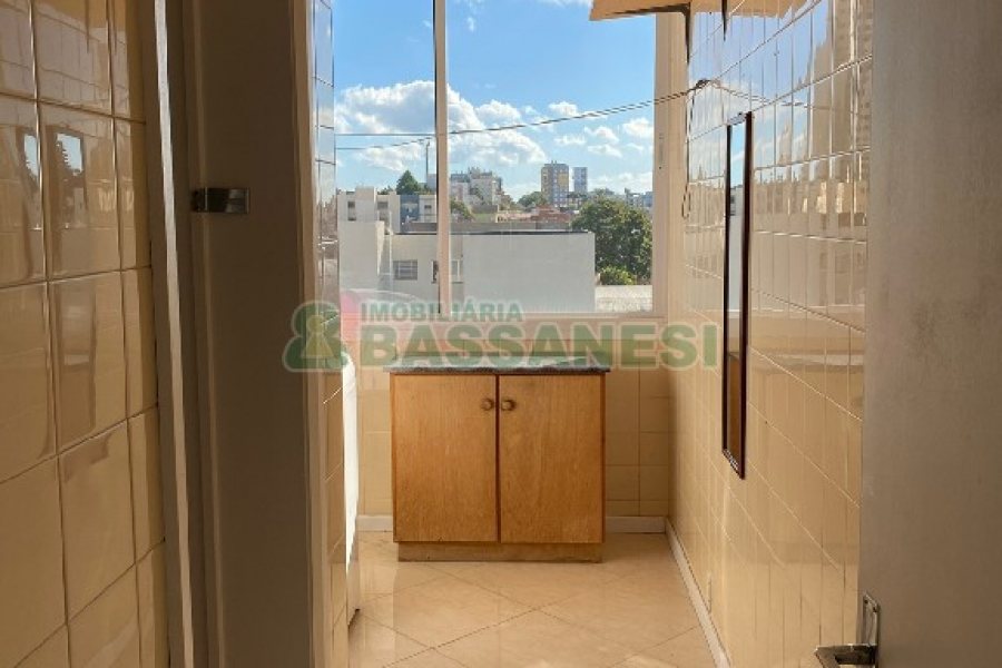 Apto Mobiliado com 91m², 2 dormitórios, 2 vagas, no bairro Pio X em Caxias do Sul para Comprar