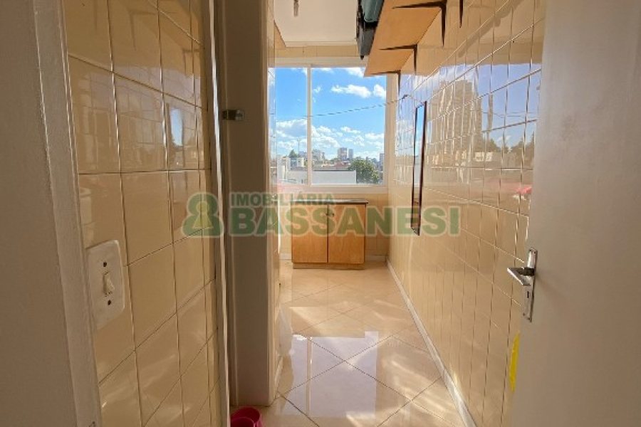 Apto Mobiliado com 91m², 2 dormitórios, 2 vagas, no bairro Pio X em Caxias do Sul para Comprar