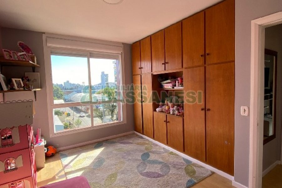 Apto Mobiliado com 91m², 2 dormitórios, 2 vagas, no bairro Pio X em Caxias do Sul para Comprar