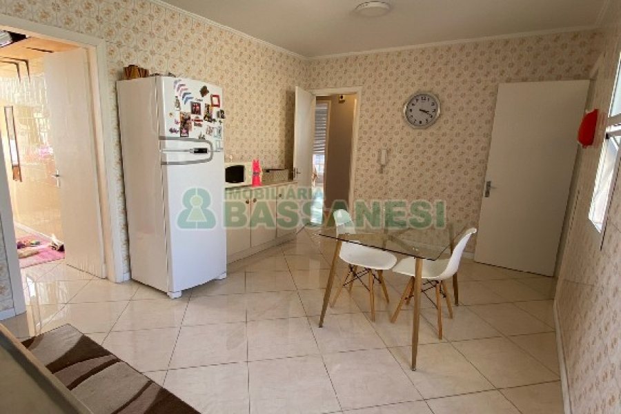 Apto Mobiliado com 91m², 2 dormitórios, 2 vagas, no bairro Pio X em Caxias do Sul para Comprar