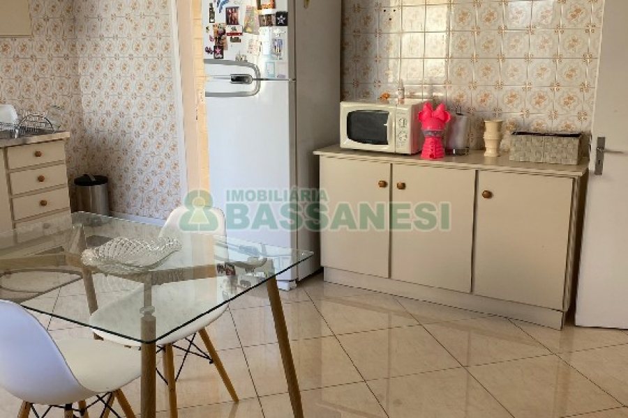 Apto Mobiliado com 91m², 2 dormitórios, 2 vagas, no bairro Pio X em Caxias do Sul para Comprar