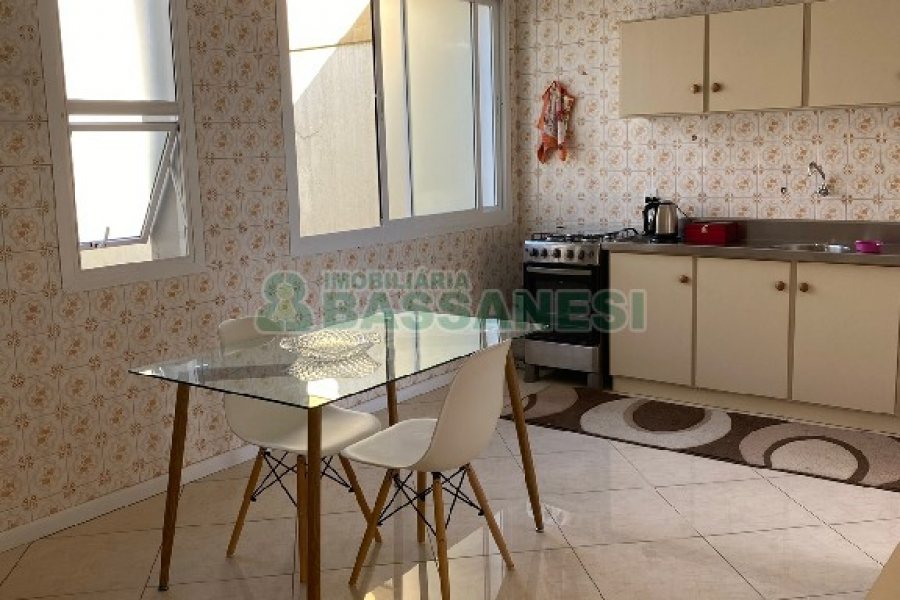 Apto Mobiliado com 91m², 2 dormitórios, 2 vagas, no bairro Pio X em Caxias do Sul para Comprar