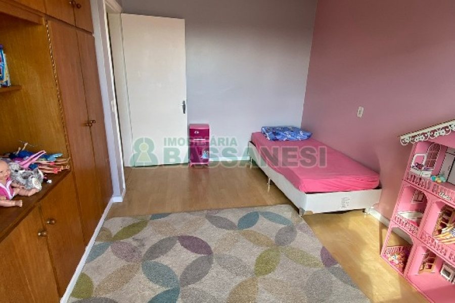 Apto Mobiliado com 91m², 2 dormitórios, 2 vagas, no bairro Pio X em Caxias do Sul para Comprar