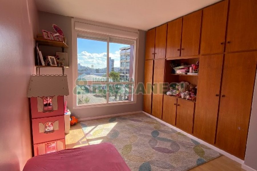 Apto Mobiliado com 91m², 2 dormitórios, 2 vagas, no bairro Pio X em Caxias do Sul para Comprar