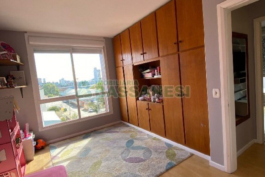 Apto Mobiliado com 91m², 2 dormitórios, 2 vagas, no bairro Pio X em Caxias do Sul para Comprar