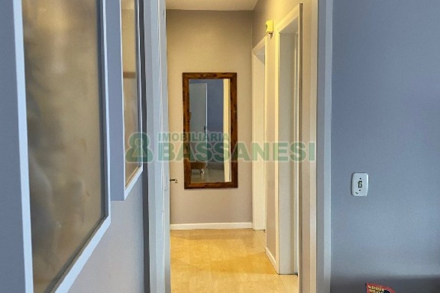 Apto Mobiliado com 91m², 2 dormitórios, 2 vagas, no bairro Pio X em Caxias do Sul para Comprar