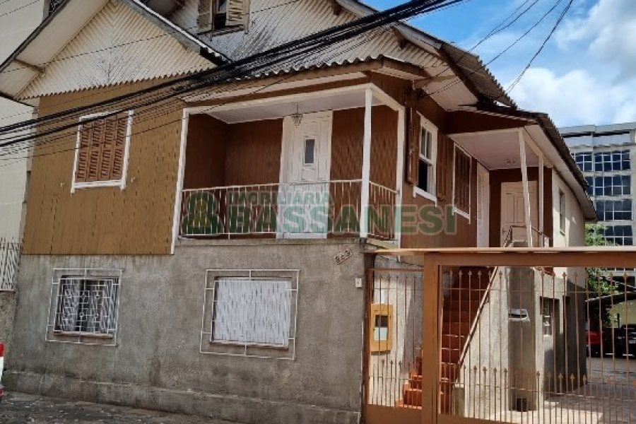 Casa com 120m², 4 dormitórios, no bairro Pio X em Caxias do Sul para Comprar