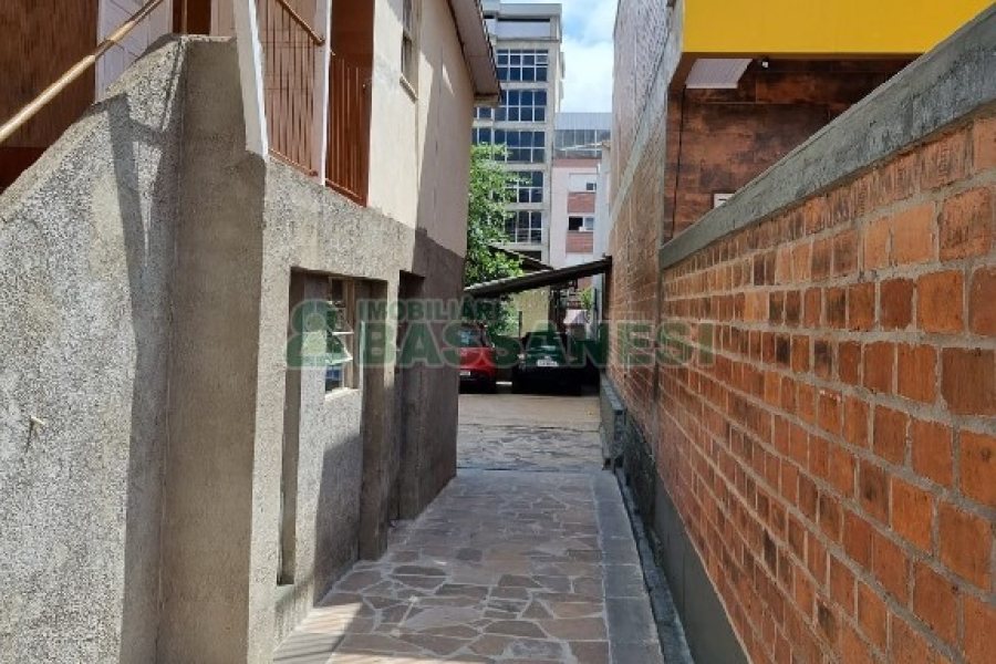Casa com 120m², 4 dormitórios, no bairro Pio X em Caxias do Sul para Comprar