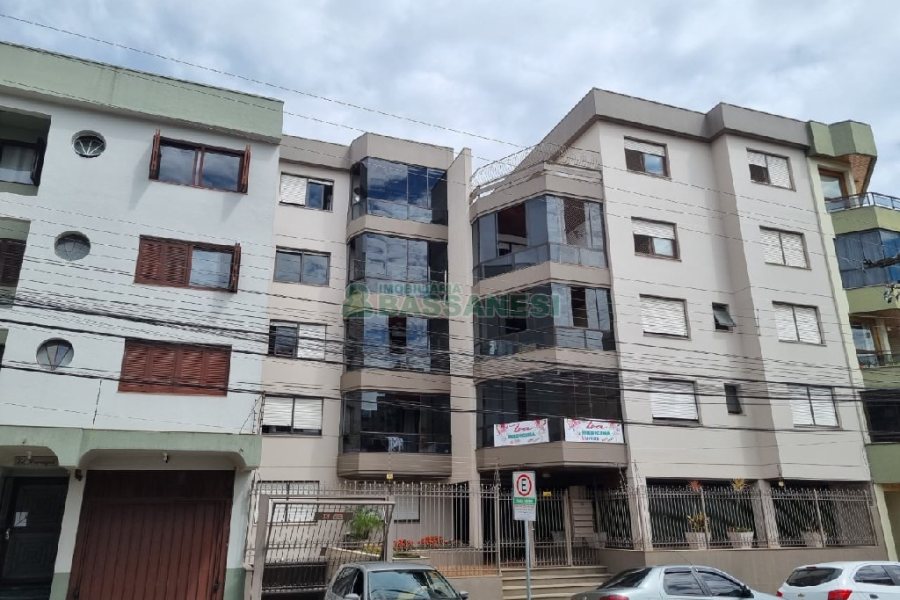 Apartamento com 193m², 3 dormitórios, 2 vagas, no bairro Pio X em Caxias do Sul para Comprar