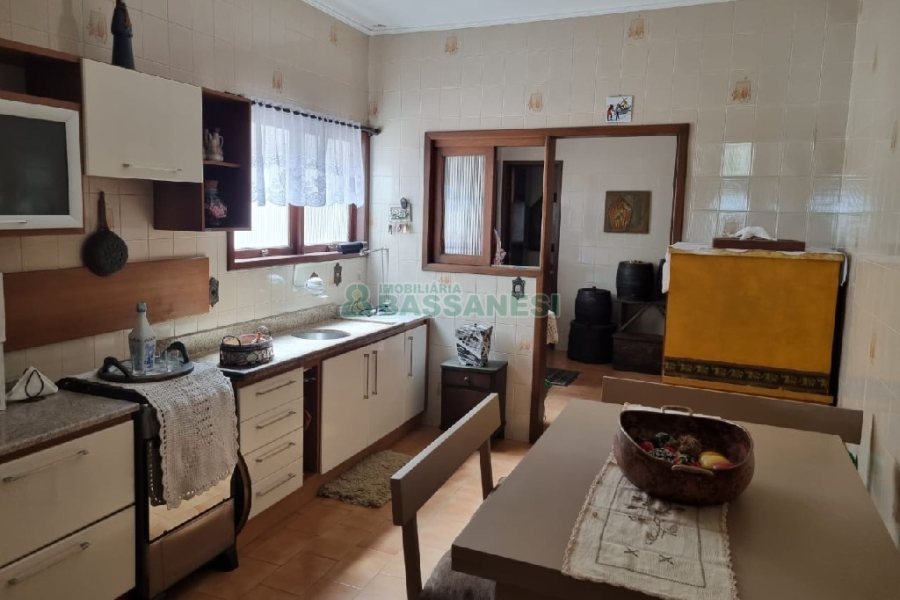 Apartamento com 193m², 3 dormitórios, 2 vagas, no bairro Pio X em Caxias do Sul para Comprar