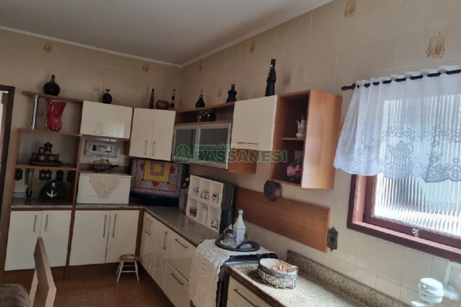 Apartamento com 193m², 3 dormitórios, 2 vagas, no bairro Pio X em Caxias do Sul para Comprar