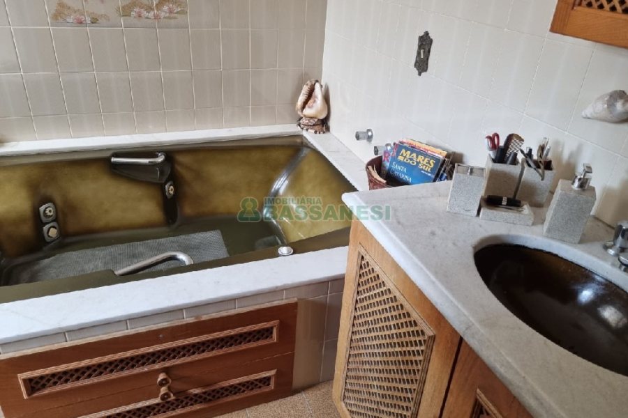 Apartamento com 193m², 3 dormitórios, 2 vagas, no bairro Pio X em Caxias do Sul para Comprar