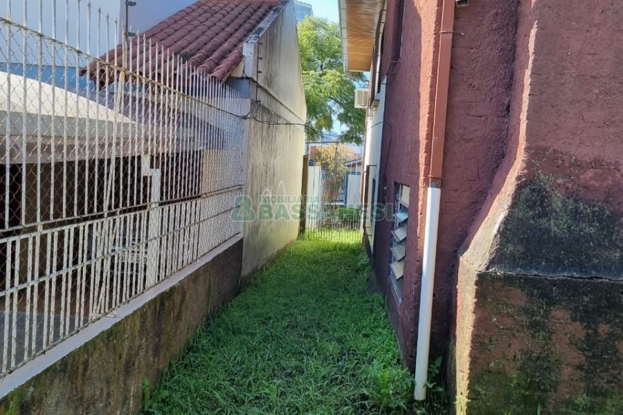 Casa com 277m², 3 dormitórios, 3 vagas, no bairro Santa Catarina em Caxias do Sul para Comprar