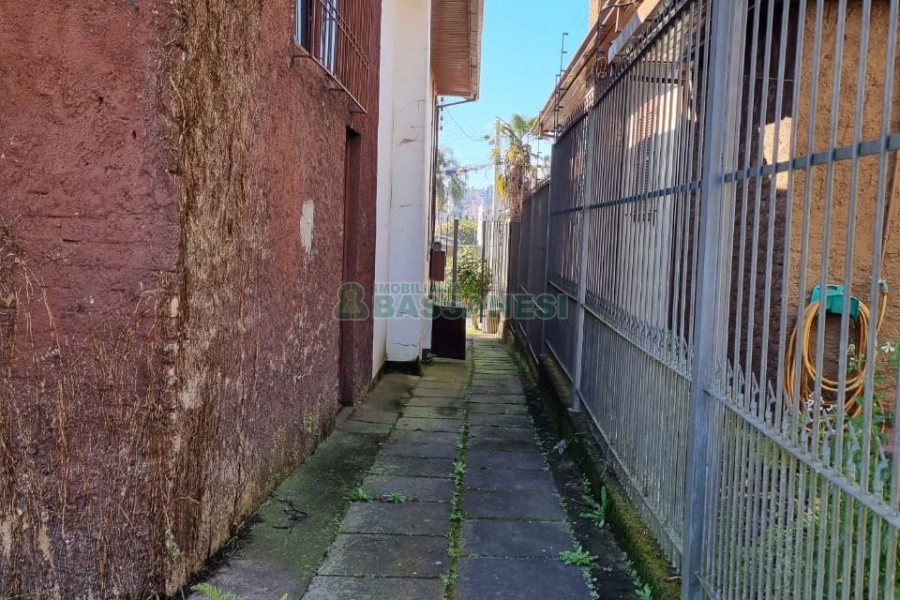 Casa com 277m², 3 dormitórios, 3 vagas, no bairro Santa Catarina em Caxias do Sul para Comprar