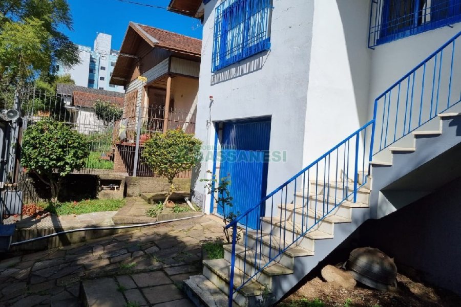 Casa com 277m², 3 dormitórios, 3 vagas, no bairro Santa Catarina em Caxias do Sul para Comprar