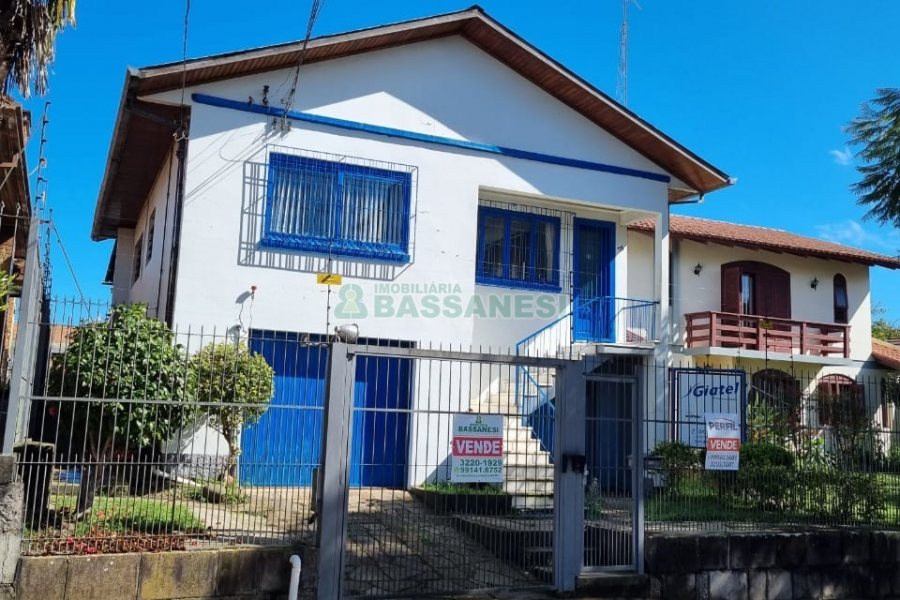 Casa com 277m², 3 dormitórios, 3 vagas, no bairro Santa Catarina em Caxias do Sul para Comprar