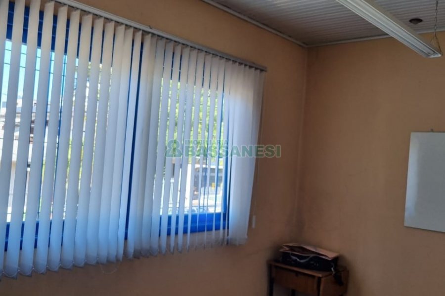 Casa com 277m², 3 dormitórios, 3 vagas, no bairro Santa Catarina em Caxias do Sul para Comprar