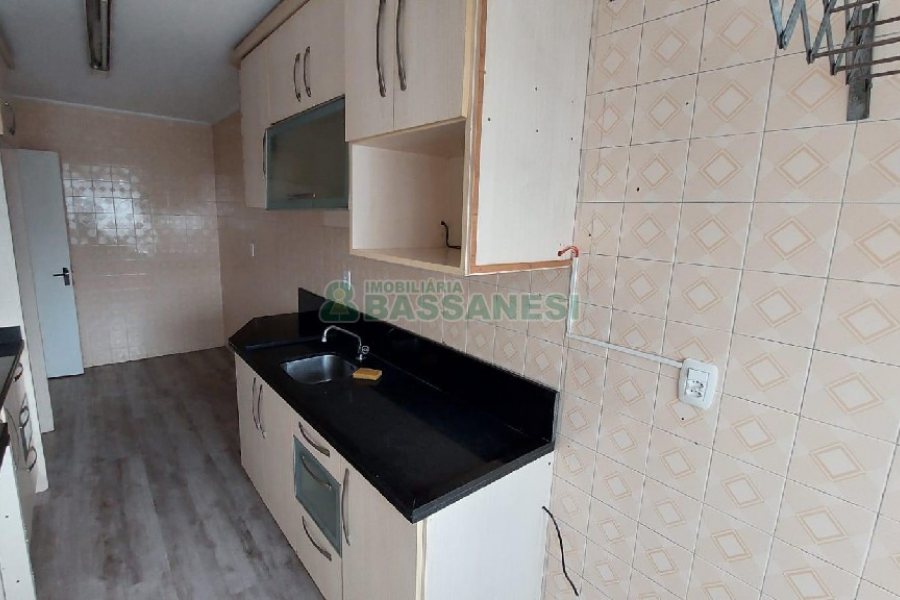 Apto Mobiliado com 65m², 2 dormitórios, 1 vaga, no bairro Pio X em Caxias do Sul para Alugar