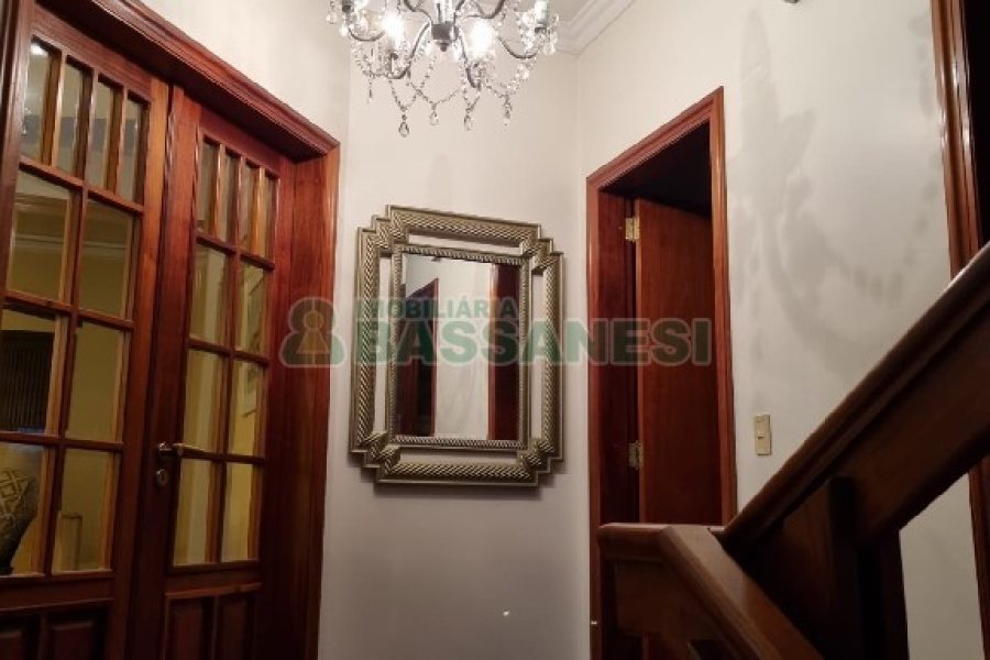 Casa com 320m², 3 dormitórios, 2 vagas, no bairro Colina Sorriso em Caxias do Sul para Comprar
