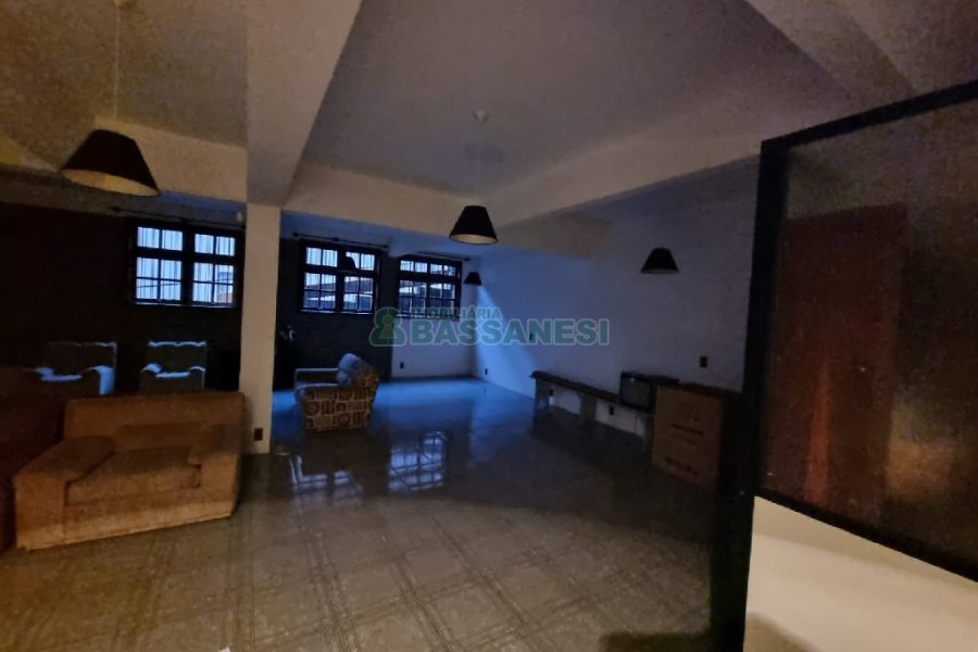 Casa com 320m², 3 dormitórios, 2 vagas, no bairro Colina Sorriso em Caxias do Sul para Comprar
