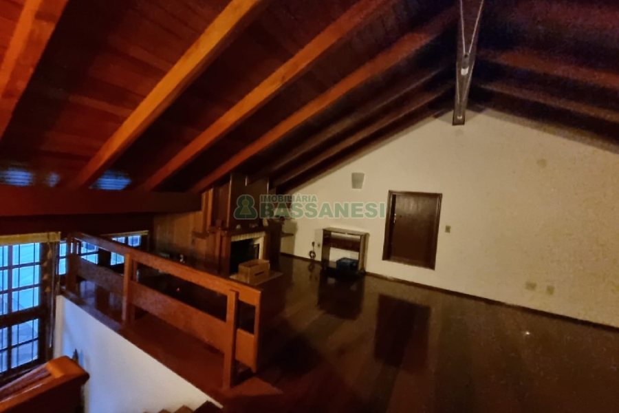 Casa com 320m², 3 dormitórios, 2 vagas, no bairro Colina Sorriso em Caxias do Sul para Comprar