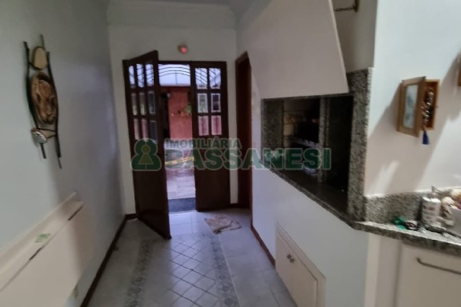 Casa com 320m², 3 dormitórios, 2 vagas, no bairro Colina Sorriso em Caxias do Sul para Comprar