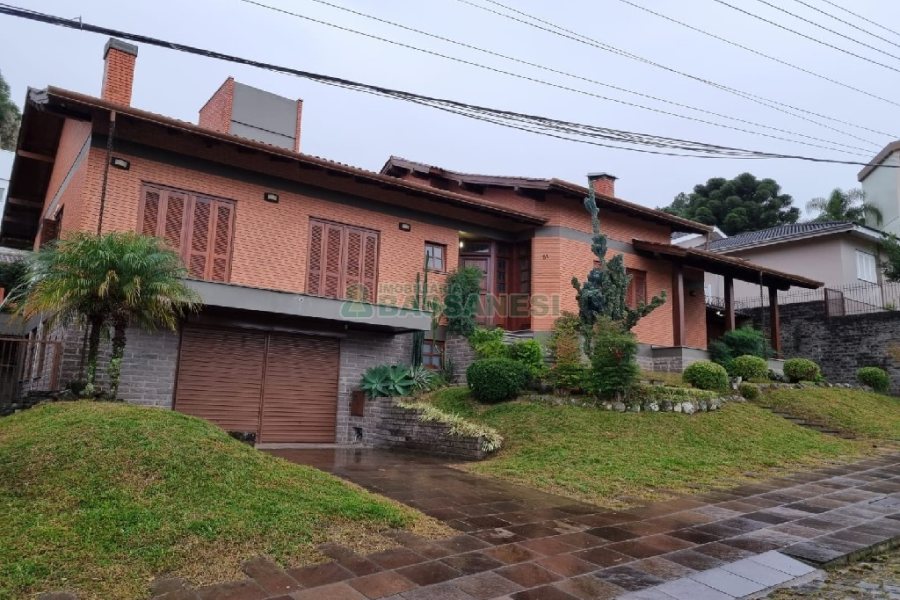 Casa com 320m², 3 dormitórios, 2 vagas, no bairro Colina Sorriso em Caxias do Sul para Comprar