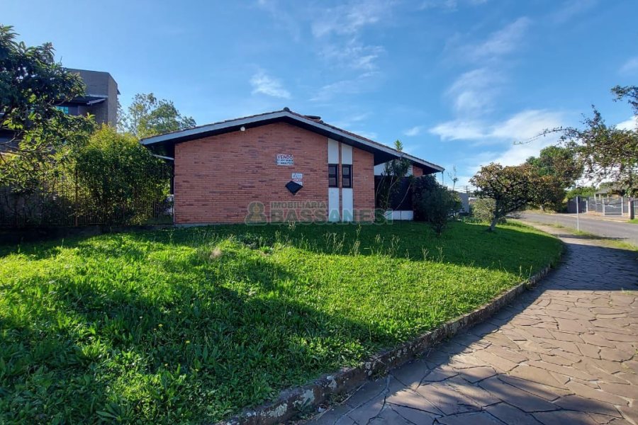 Casa com 265m², 4 dormitórios, 2 vagas, no bairro Desvio Rizzo em Caxias do Sul para Comprar