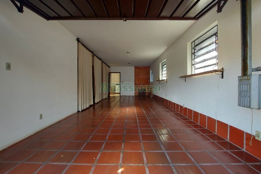Casa com 265m², 4 dormitórios, 2 vagas, no bairro Desvio Rizzo em Caxias do Sul para Comprar