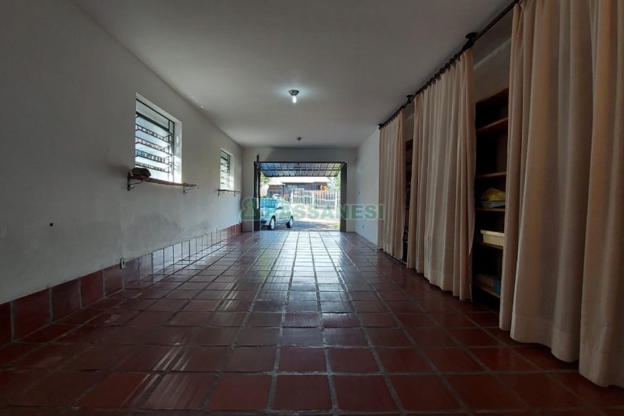 Casa com 265m², 4 dormitórios, 2 vagas, no bairro Desvio Rizzo em Caxias do Sul para Comprar
