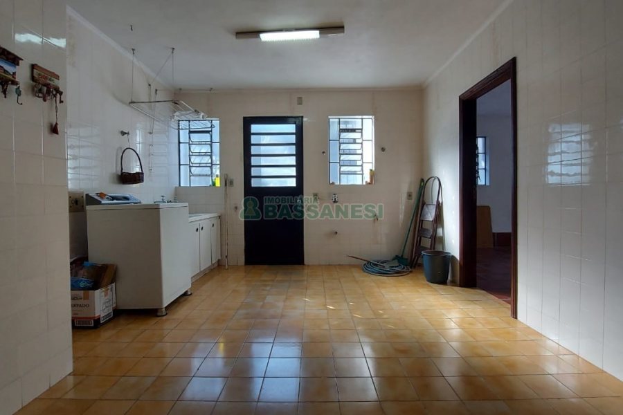 Casa com 265m², 4 dormitórios, 2 vagas, no bairro Desvio Rizzo em Caxias do Sul para Comprar