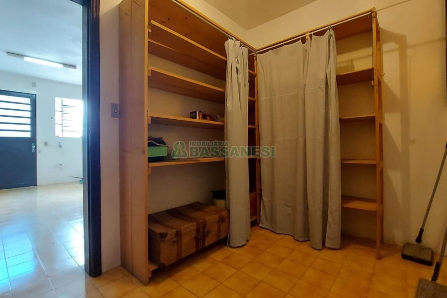 Casa com 265m², 4 dormitórios, 2 vagas, no bairro Desvio Rizzo em Caxias do Sul para Comprar