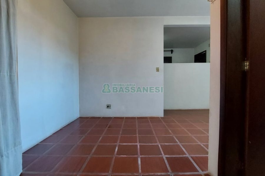 Casa com 265m², 4 dormitórios, 2 vagas, no bairro Desvio Rizzo em Caxias do Sul para Comprar