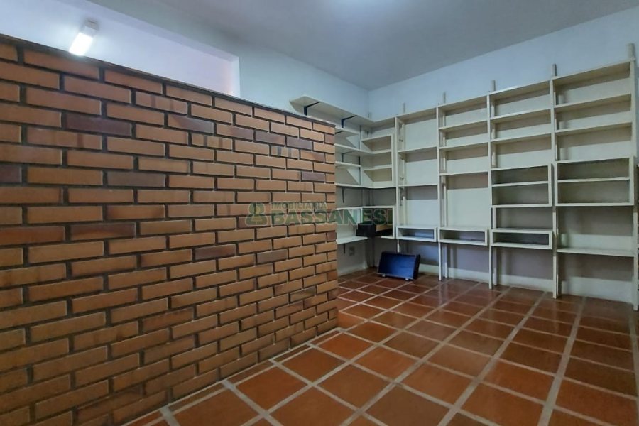 Casa com 265m², 4 dormitórios, 2 vagas, no bairro Desvio Rizzo em Caxias do Sul para Comprar