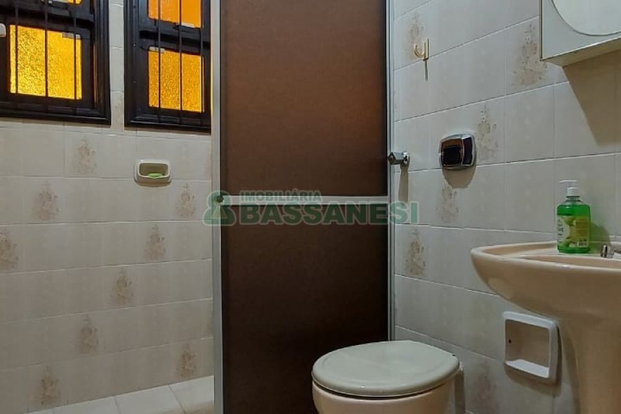 Casa com 265m², 4 dormitórios, 2 vagas, no bairro Desvio Rizzo em Caxias do Sul para Comprar