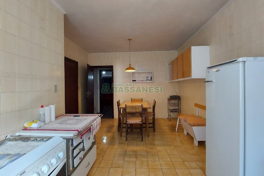 Casa com 265m², 4 dormitórios, 2 vagas, no bairro Desvio Rizzo em Caxias do Sul para Comprar