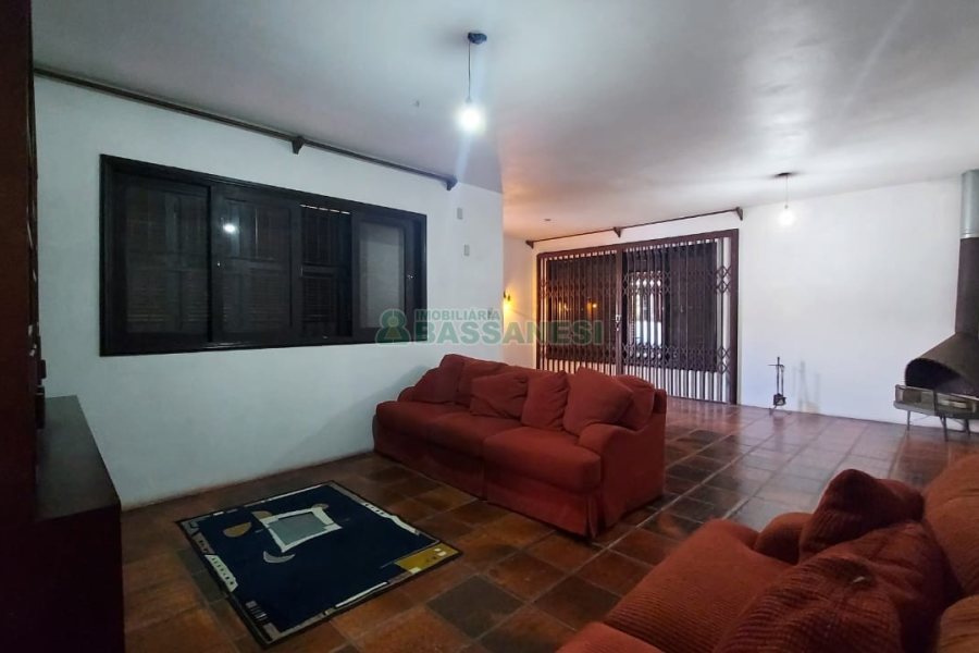 Casa com 265m², 4 dormitórios, 2 vagas, no bairro Desvio Rizzo em Caxias do Sul para Comprar