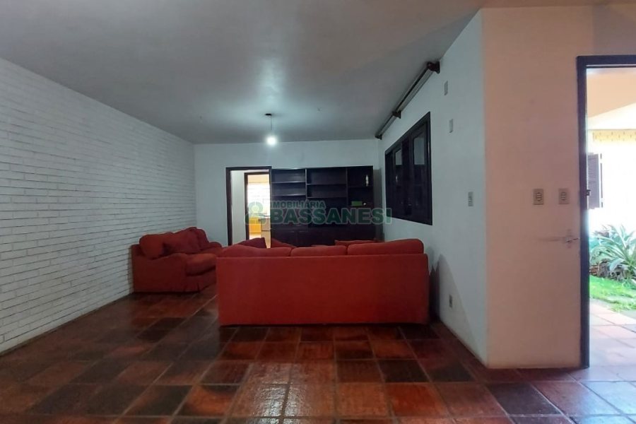 Casa com 265m², 4 dormitórios, 2 vagas, no bairro Desvio Rizzo em Caxias do Sul para Comprar