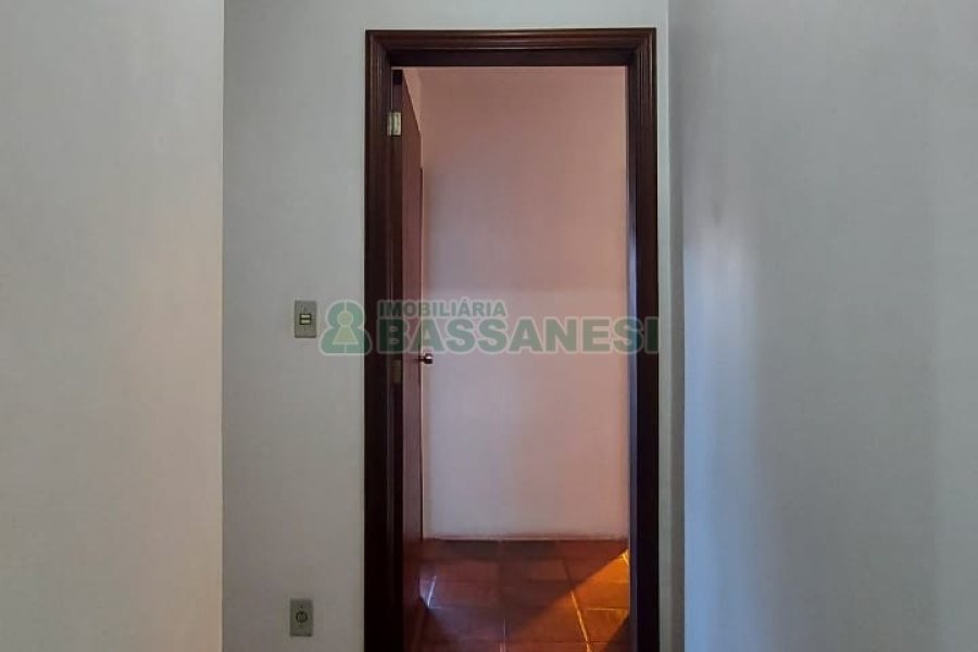 Casa com 265m², 4 dormitórios, 2 vagas, no bairro Desvio Rizzo em Caxias do Sul para Comprar