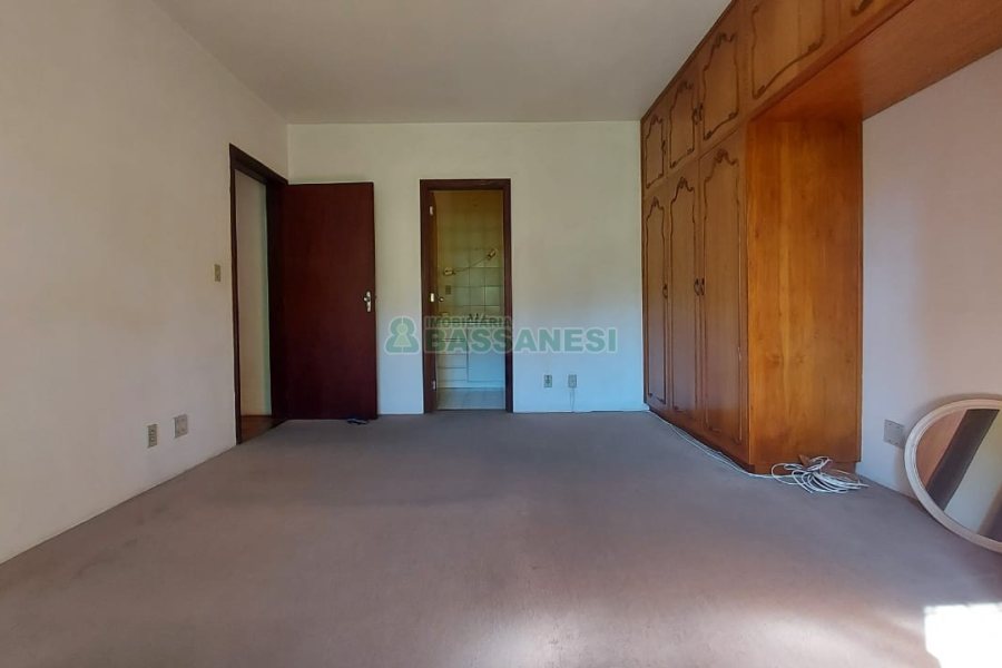 Casa com 265m², 4 dormitórios, 2 vagas, no bairro Desvio Rizzo em Caxias do Sul para Comprar