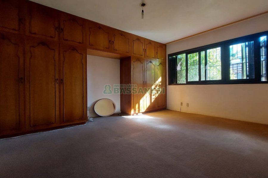 Casa com 265m², 4 dormitórios, 2 vagas, no bairro Desvio Rizzo em Caxias do Sul para Comprar