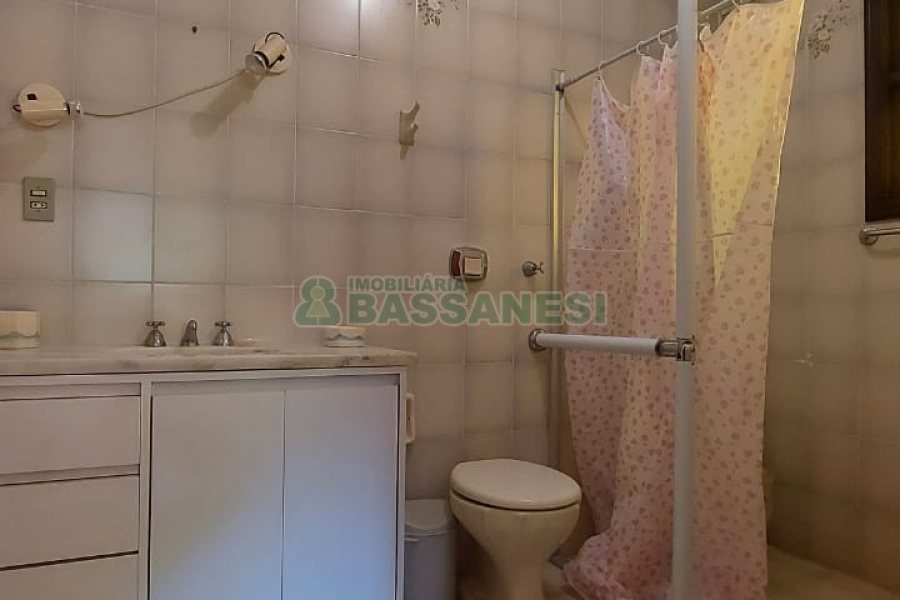 Casa com 265m², 4 dormitórios, 2 vagas, no bairro Desvio Rizzo em Caxias do Sul para Comprar