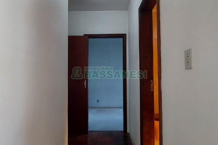 Casa com 265m², 4 dormitórios, 2 vagas, no bairro Desvio Rizzo em Caxias do Sul para Comprar