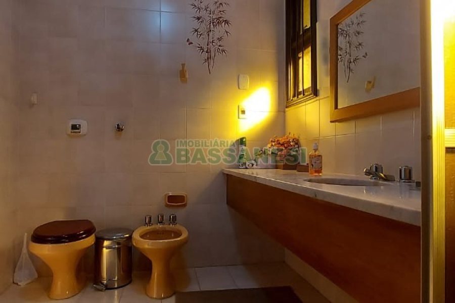 Casa com 265m², 4 dormitórios, 2 vagas, no bairro Desvio Rizzo em Caxias do Sul para Comprar