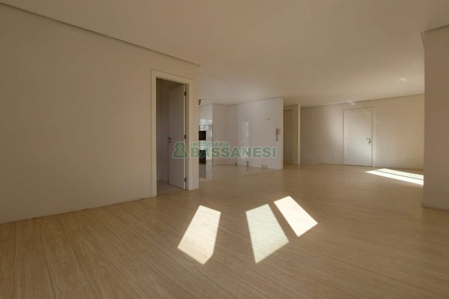 Apto/Cobertura com 248m², 3 dormitórios, 1 vaga, no bairro Sanvitto em Caxias do Sul para Comprar